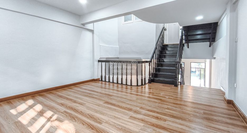 Casa adosada en venta de 3 habitaciones en Mueang Pathum Thani, Pathum Thani