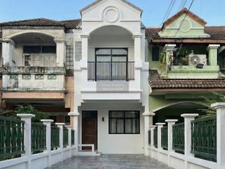 Casa adosada en venta de 3 habitaciones en Mueang Pathum Thani, Pathum Thani