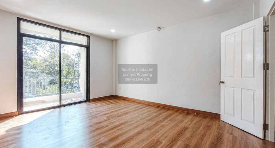 Casa adosada en venta de 3 habitaciones en Mueang Pathum Thani, Pathum Thani