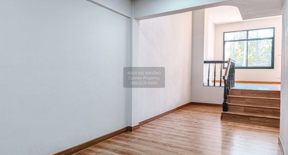 Casa adosada en venta de 3 habitaciones en Mueang Pathum Thani, Pathum Thani