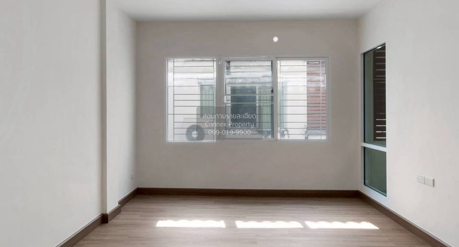 For sale 3 bedrooms townhouse in Bueng Kum, Bangkok
