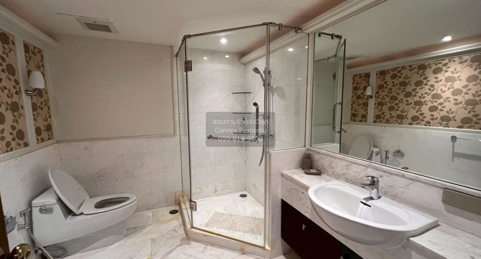 For rent 2 bedrooms condo in Sathon, Bangkok