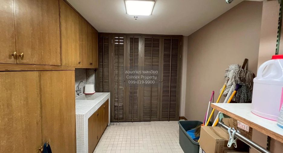 For rent 2 bedrooms condo in Sathon, Bangkok