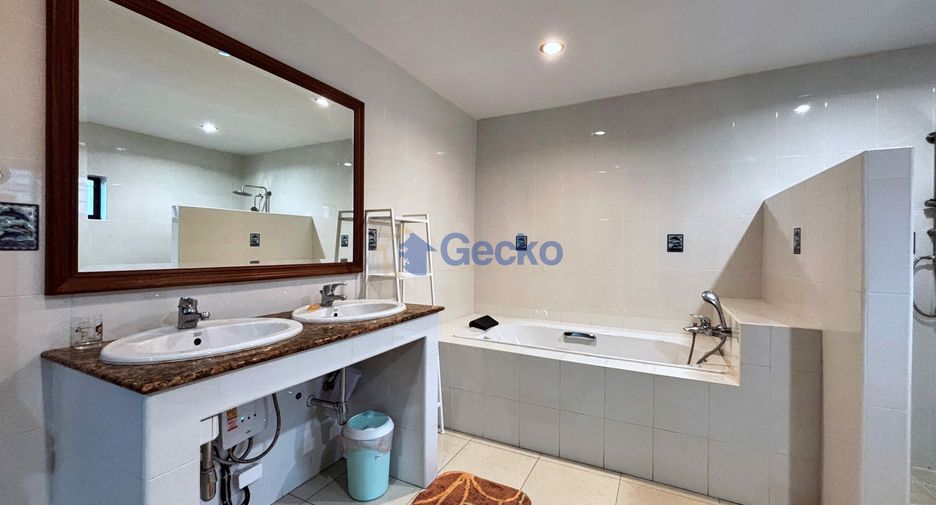 Haus zum Kauf mit 5 Zimmer in Bang Lamung, Chonburi