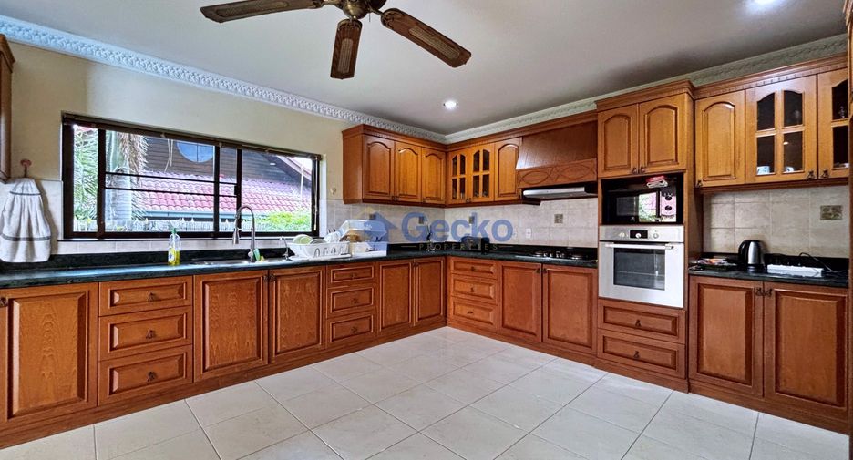 Haus zum Kauf mit 5 Zimmer in Bang Lamung, Chonburi