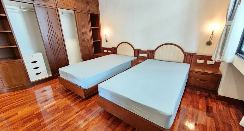 Condo en alquiler de 3 habitaciones en Watthana, Bangkok