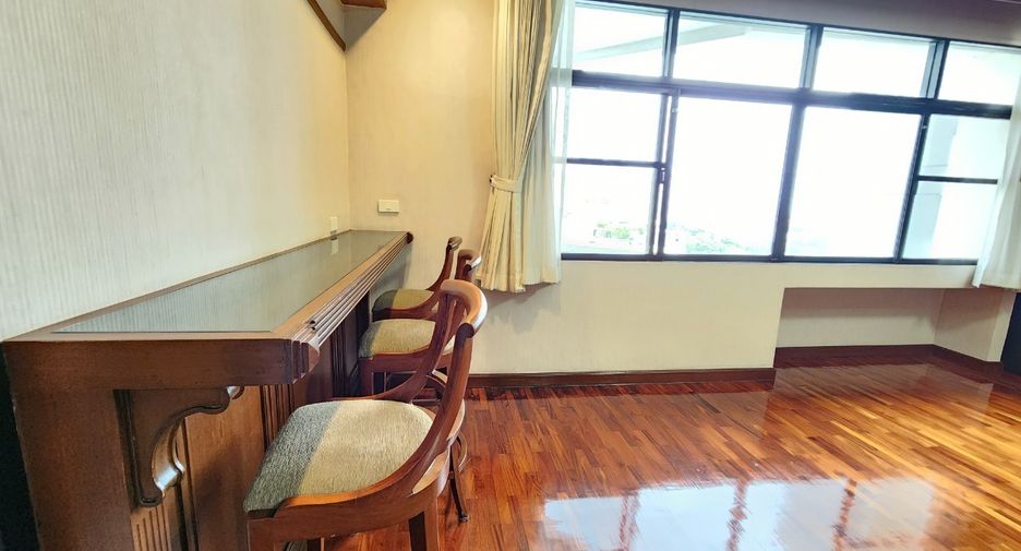 Condo en alquiler de 3 habitaciones en Watthana, Bangkok