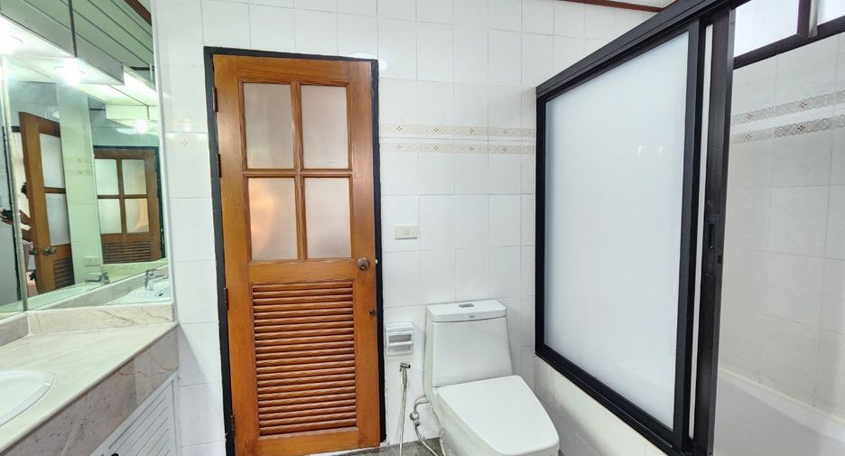 Condo en alquiler de 3 habitaciones en Watthana, Bangkok