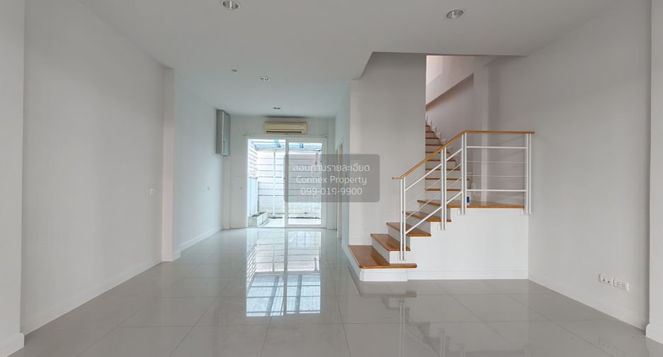 For sale 3 bedrooms townhouse in Lat Phrao, Bangkok