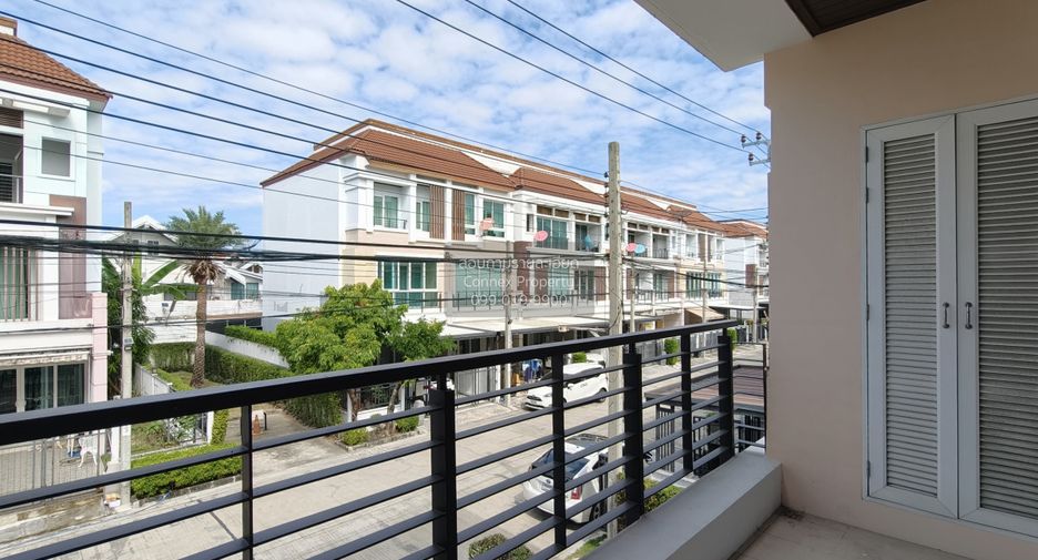 For sale 3 bedrooms townhouse in Lat Phrao, Bangkok