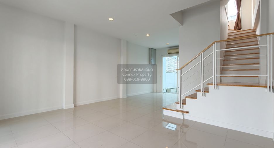 For sale 3 bedrooms townhouse in Lat Phrao, Bangkok