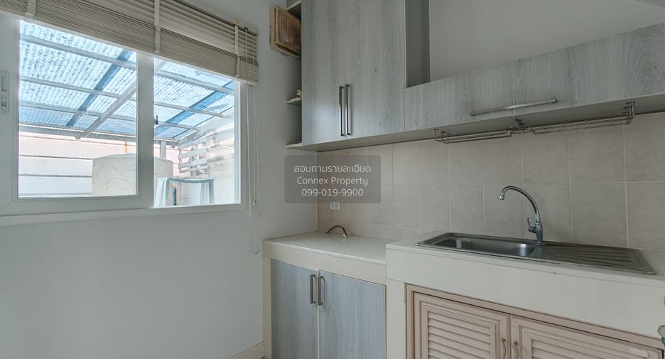 For sale 3 bedrooms townhouse in Lat Phrao, Bangkok