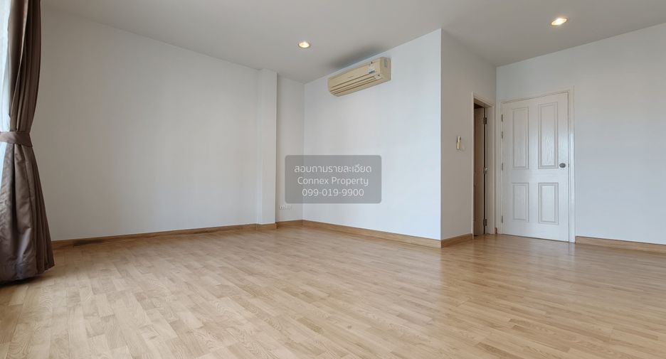 For sale 3 bedrooms townhouse in Lat Phrao, Bangkok