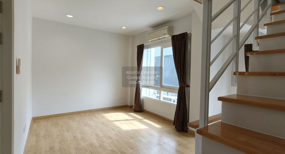 For sale 3 bedrooms townhouse in Lat Phrao, Bangkok