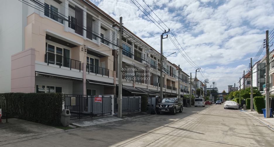 For sale 3 bedrooms townhouse in Lat Phrao, Bangkok
