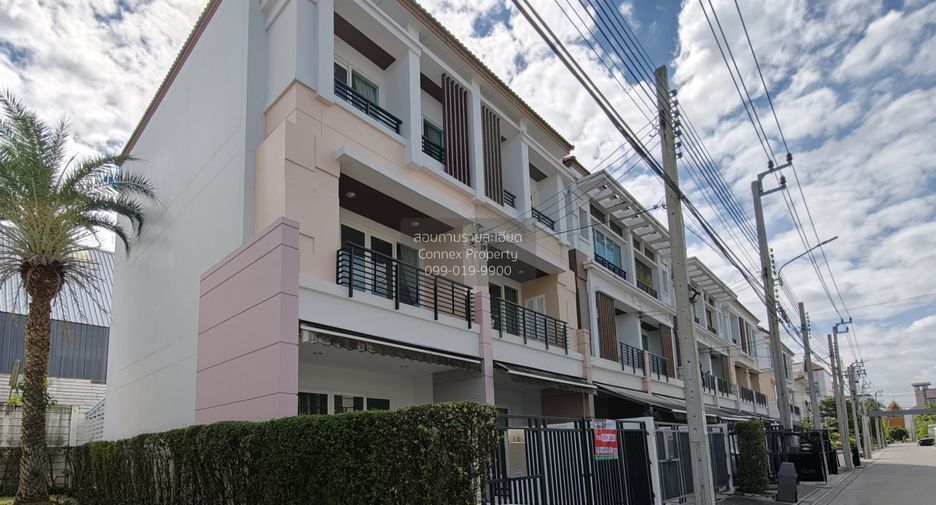 For sale 3 bedrooms townhouse in Lat Phrao, Bangkok
