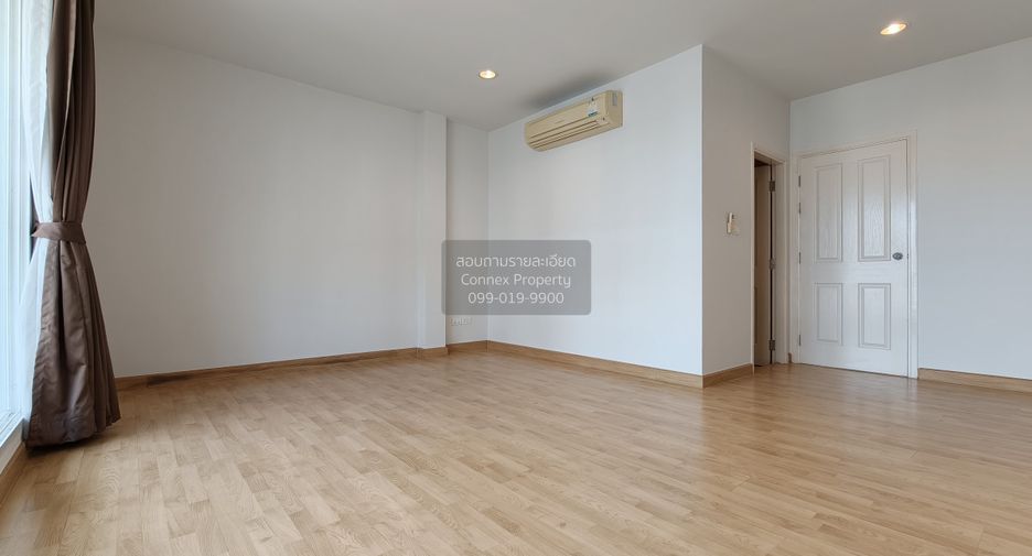 For sale 3 bedrooms townhouse in Lat Phrao, Bangkok