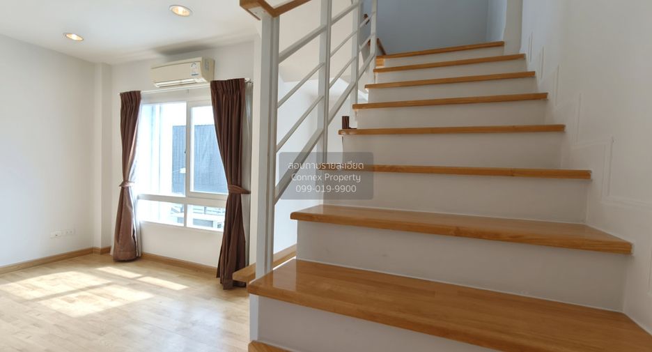 For sale 3 bedrooms townhouse in Lat Phrao, Bangkok