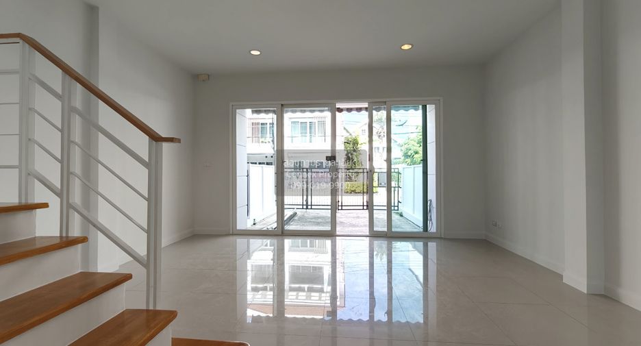 For sale 3 bedrooms townhouse in Lat Phrao, Bangkok