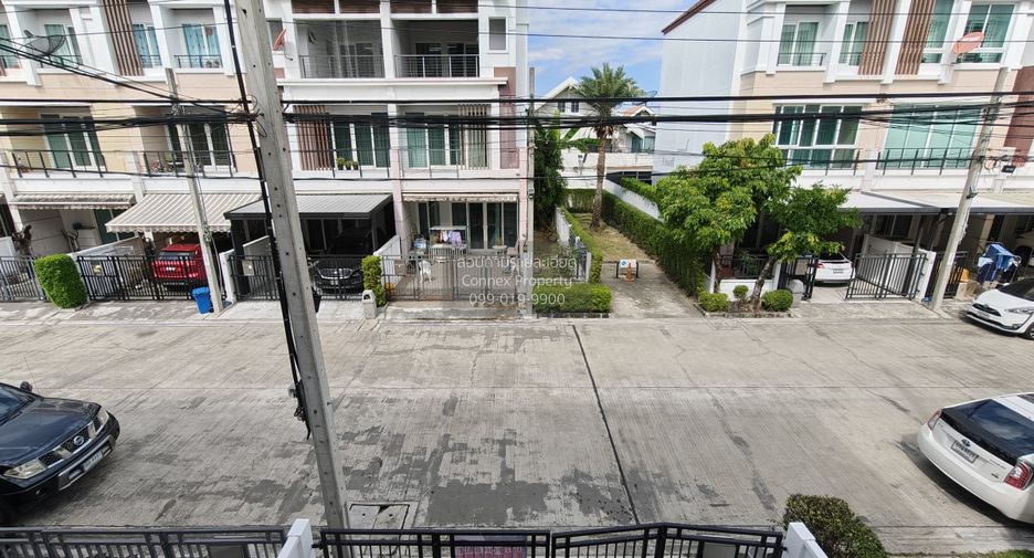 For sale 3 bedrooms townhouse in Lat Phrao, Bangkok