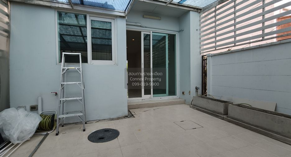 For sale 3 bedrooms townhouse in Lat Phrao, Bangkok