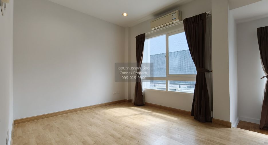For sale 3 bedrooms townhouse in Lat Phrao, Bangkok