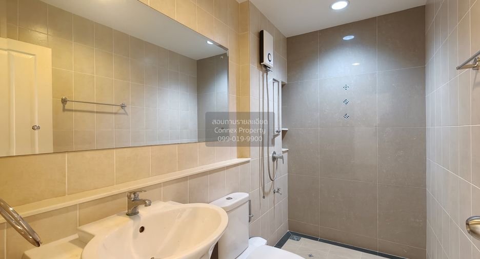 For sale 3 bedrooms townhouse in Lat Phrao, Bangkok