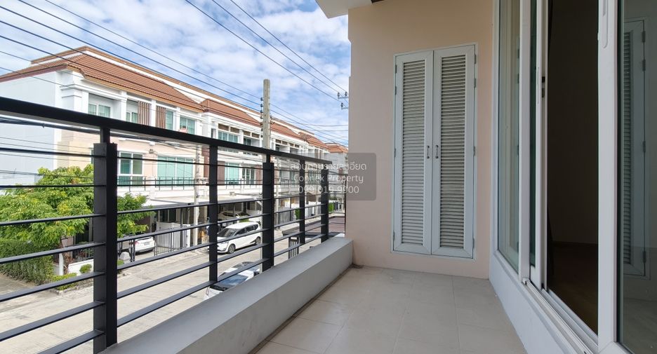 For sale 3 bedrooms townhouse in Lat Phrao, Bangkok