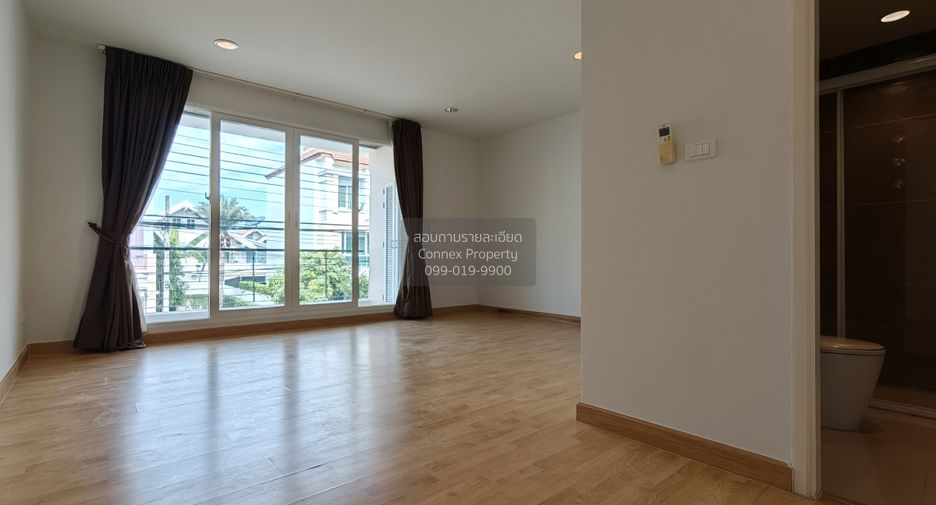 For sale 3 bedrooms townhouse in Lat Phrao, Bangkok