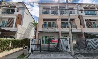 For sale 3 bedrooms townhouse in Lat Phrao, Bangkok