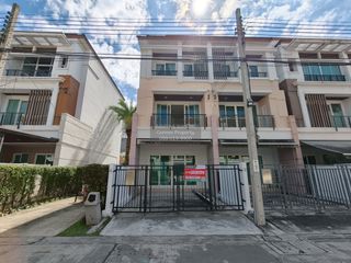 Продажа 3 спальни таунхаус в Лат Пхрао, Бангкок