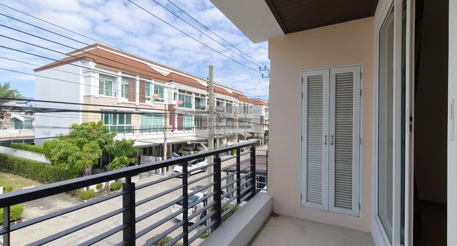For sale 3 bedrooms townhouse in Lat Phrao, Bangkok