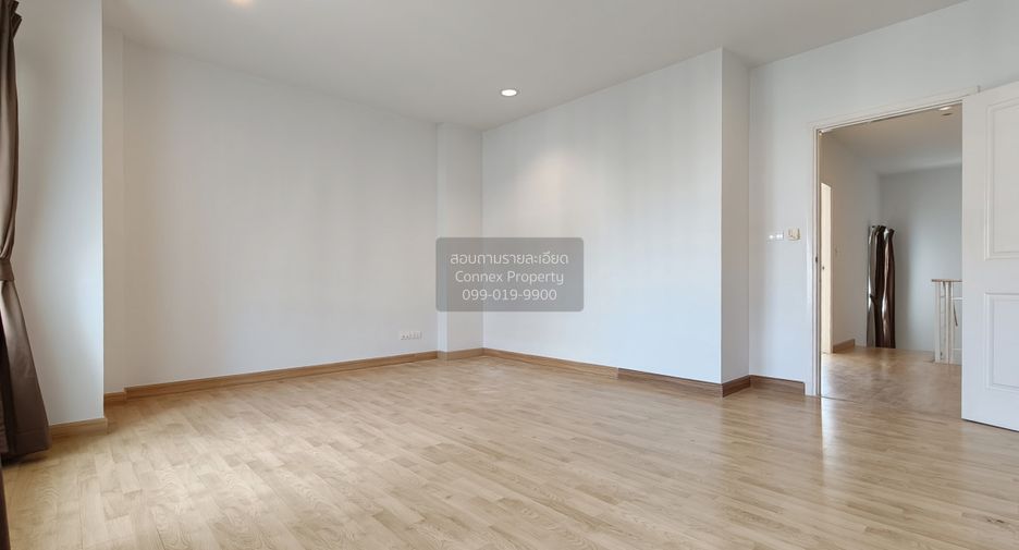 For sale 3 bedrooms townhouse in Lat Phrao, Bangkok