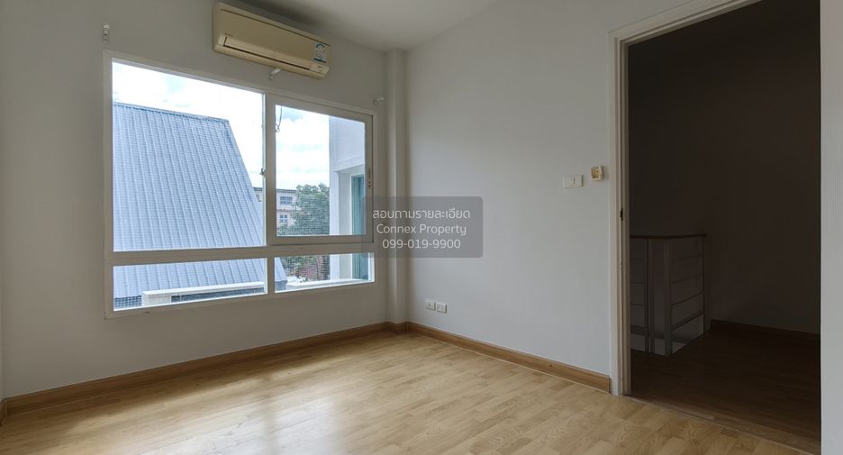 For sale 3 bedrooms townhouse in Lat Phrao, Bangkok