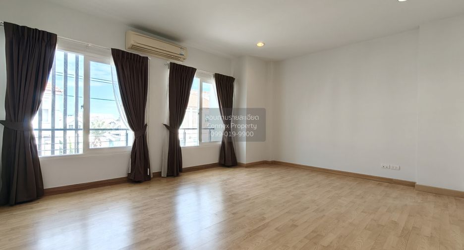 For sale 3 bedrooms townhouse in Lat Phrao, Bangkok
