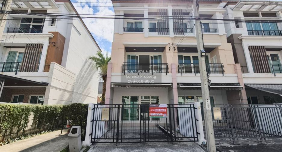 For sale 3 bedrooms townhouse in Lat Phrao, Bangkok