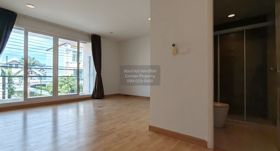 For sale 3 bedrooms townhouse in Lat Phrao, Bangkok