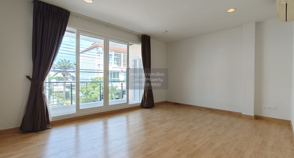 For sale 3 bedrooms townhouse in Lat Phrao, Bangkok