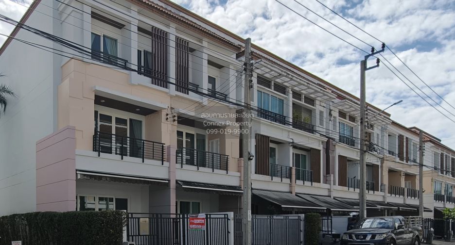 For sale 3 bedrooms townhouse in Lat Phrao, Bangkok