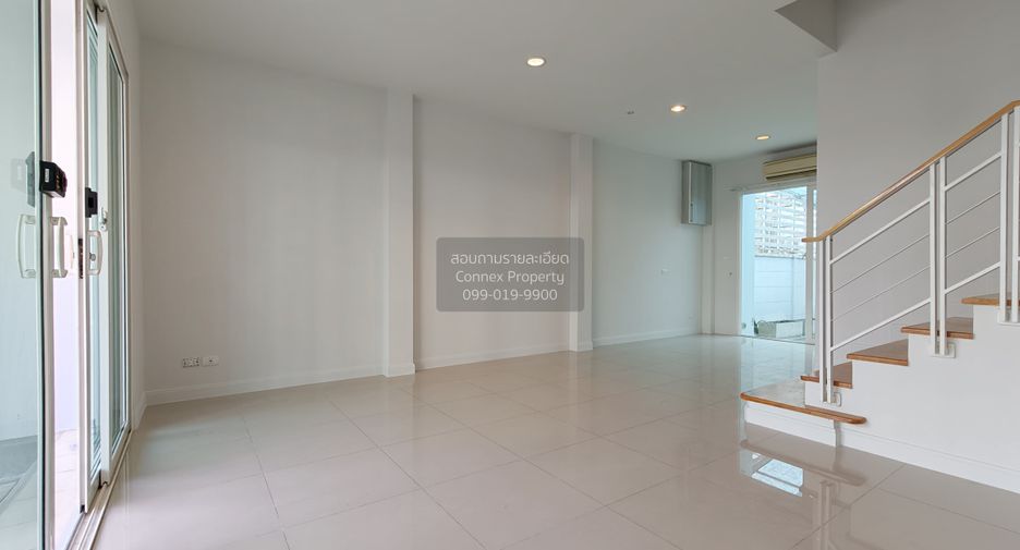 For sale 3 bedrooms townhouse in Lat Phrao, Bangkok