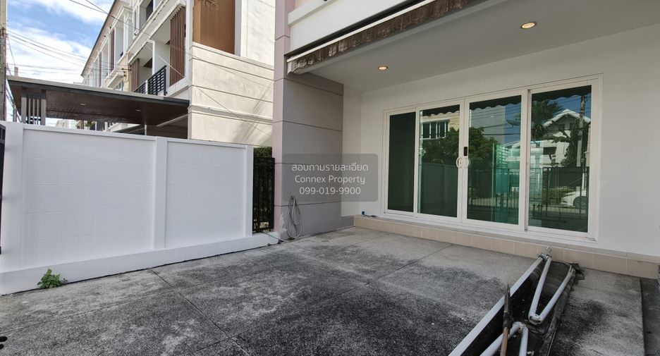 For sale 3 bedrooms townhouse in Lat Phrao, Bangkok