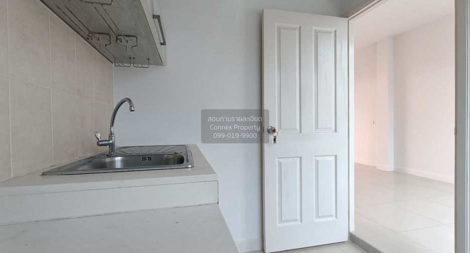 For sale 3 bedrooms townhouse in Lat Phrao, Bangkok