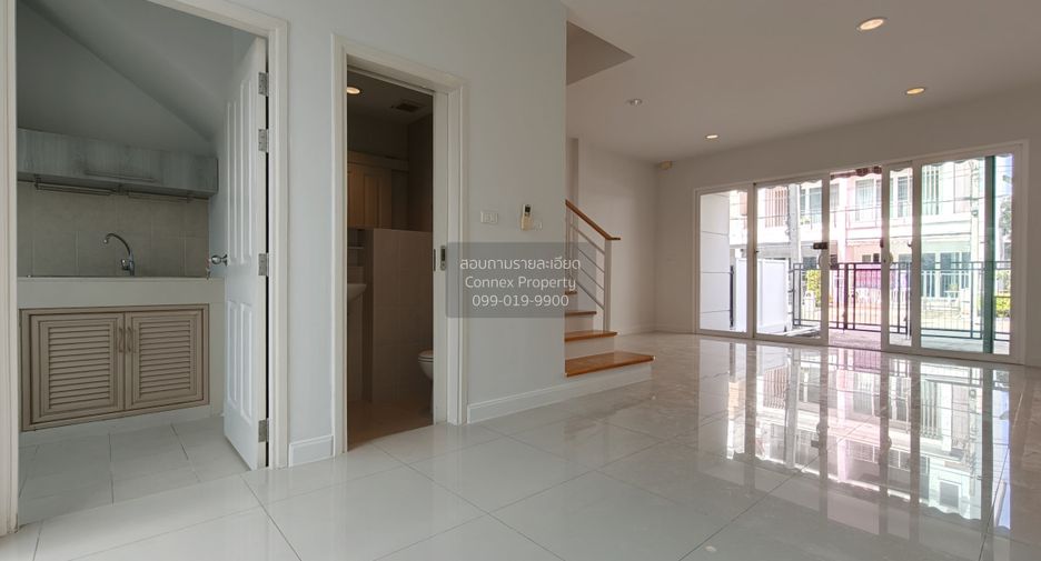 For sale 3 bedrooms townhouse in Lat Phrao, Bangkok