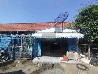 For sale 1 bed townhouse in Mueang Samut Prakan, Samut Prakan