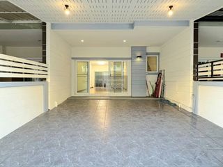 Casa adosada en venta de 3 habitaciones en Thung Khru, Bangkok
