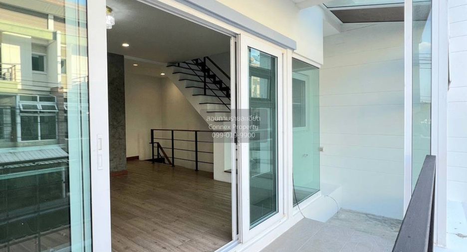 Reihenhaus zum Kauf mit 3 Zimmer in Thung Khru, Bangkok