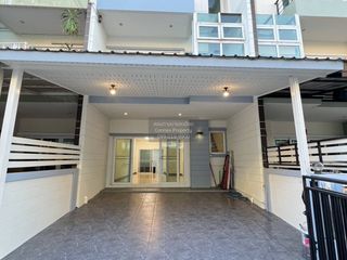 Casa adosada en venta de 3 habitaciones en Thung Khru, Bangkok