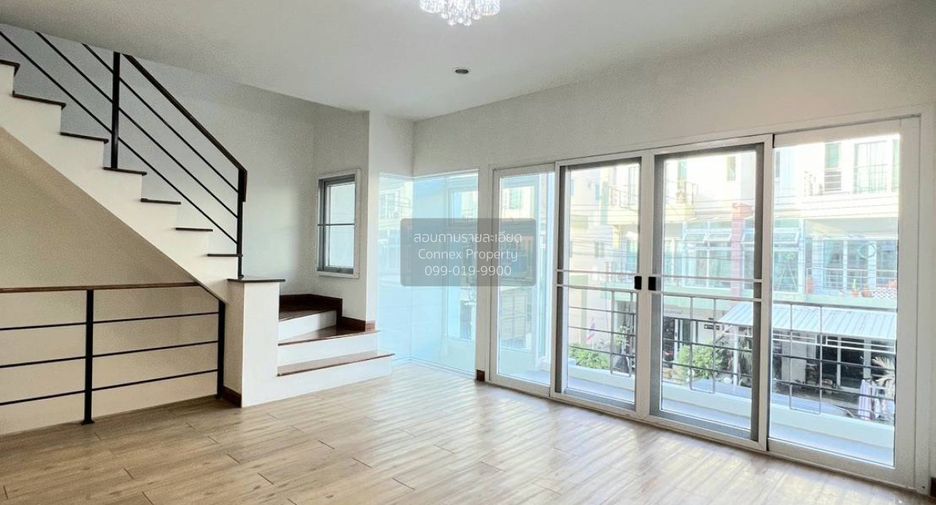 Reihenhaus zum Kauf mit 3 Zimmer in Thung Khru, Bangkok