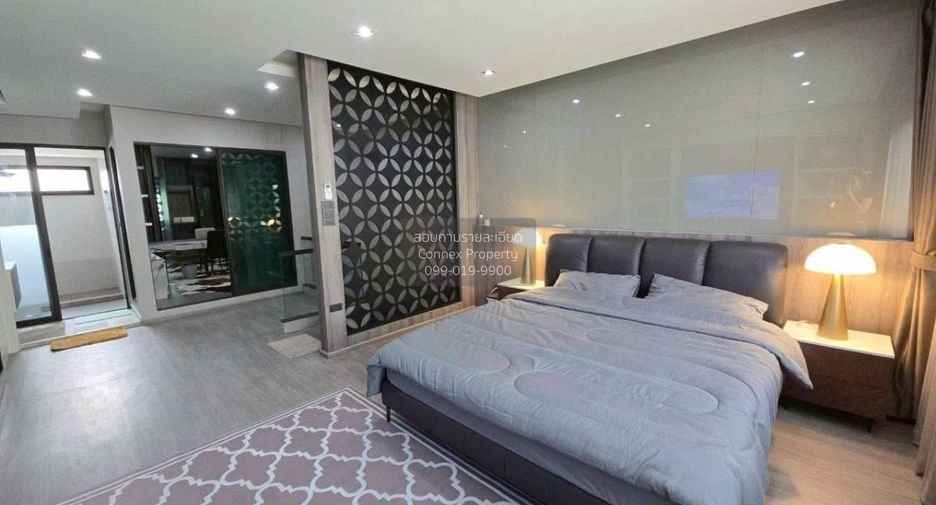 À vendre 3 chambres maison de ville à Lat Phrao, Bangkok