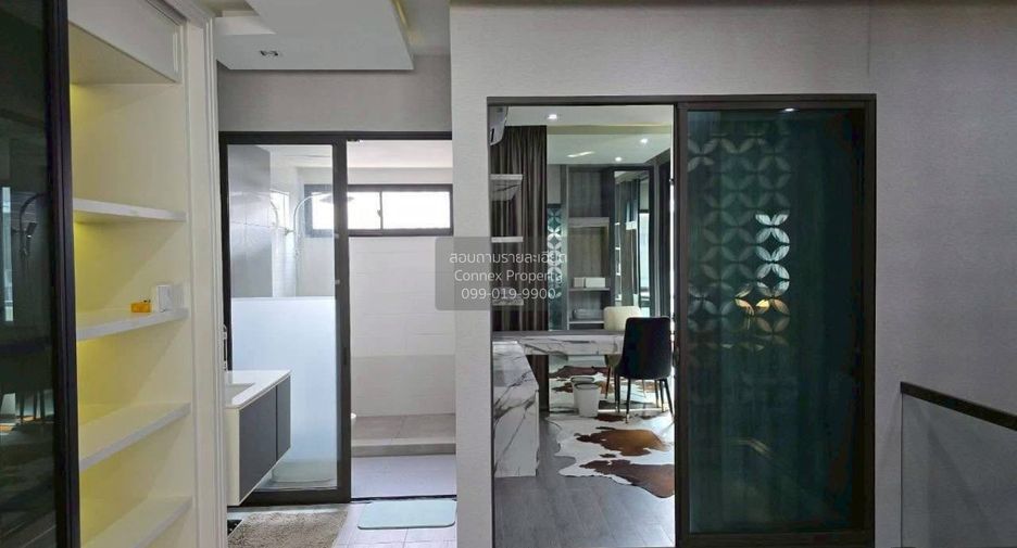 À vendre 3 chambres maison de ville à Lat Phrao, Bangkok